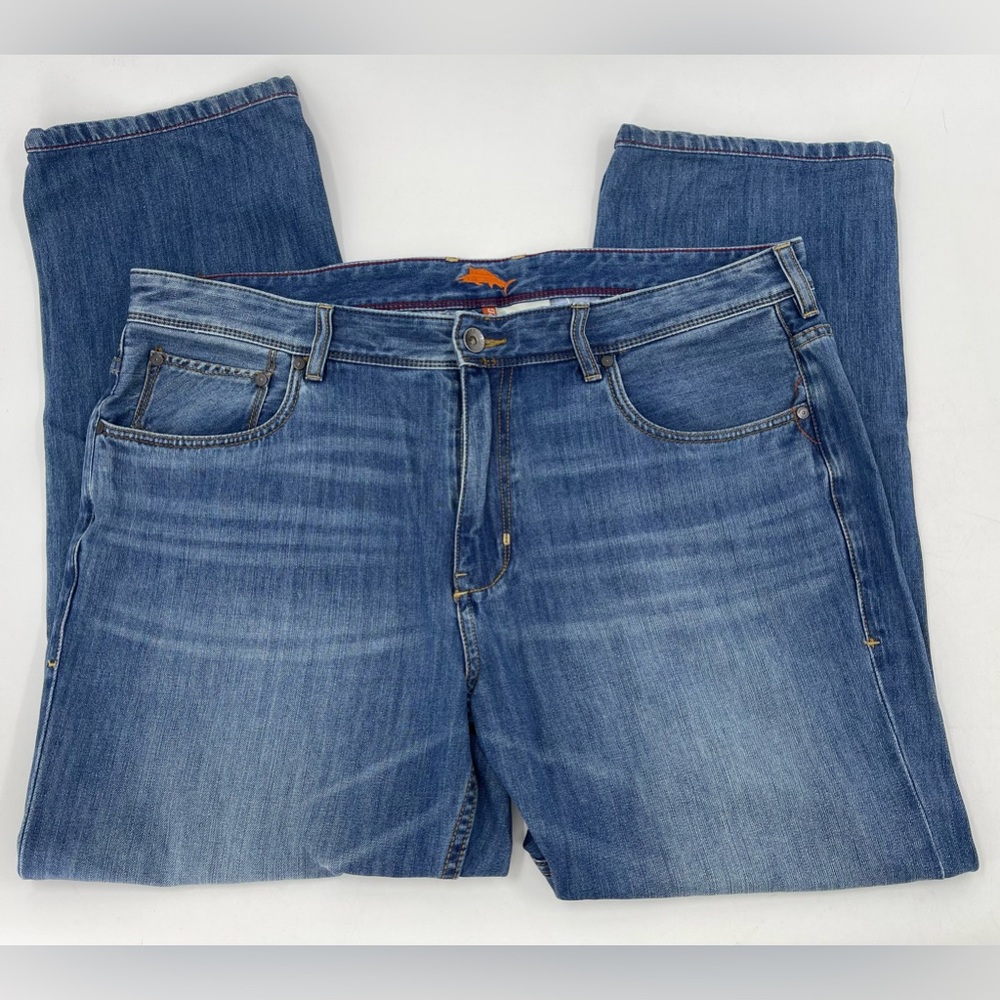 Tommy Bahama Jeans Auth. Fit Medium Wash Blue Denim Men’s 40x29 (Tagged 40x30)‎